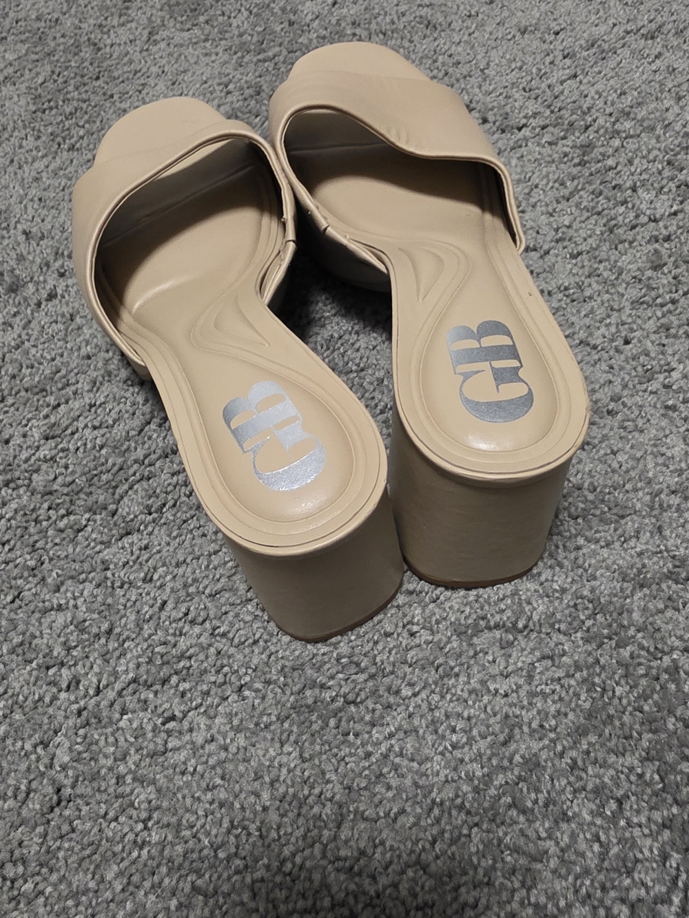Gianni Bini Beige Slide Block Heel Mules - Picture 2 of 7